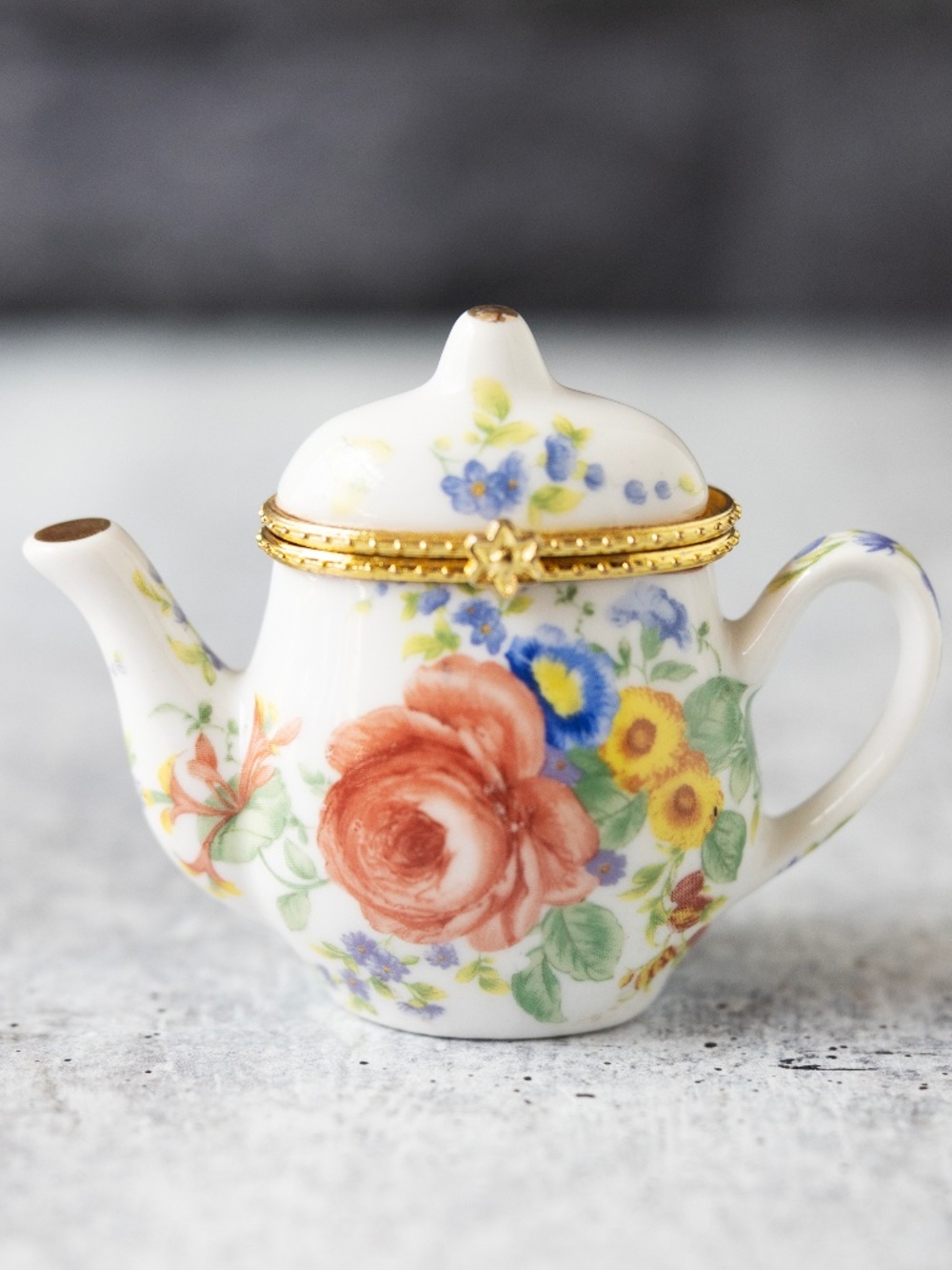 Pink rose floral ceramic teapot trinket box with gold clasp and hinged lid